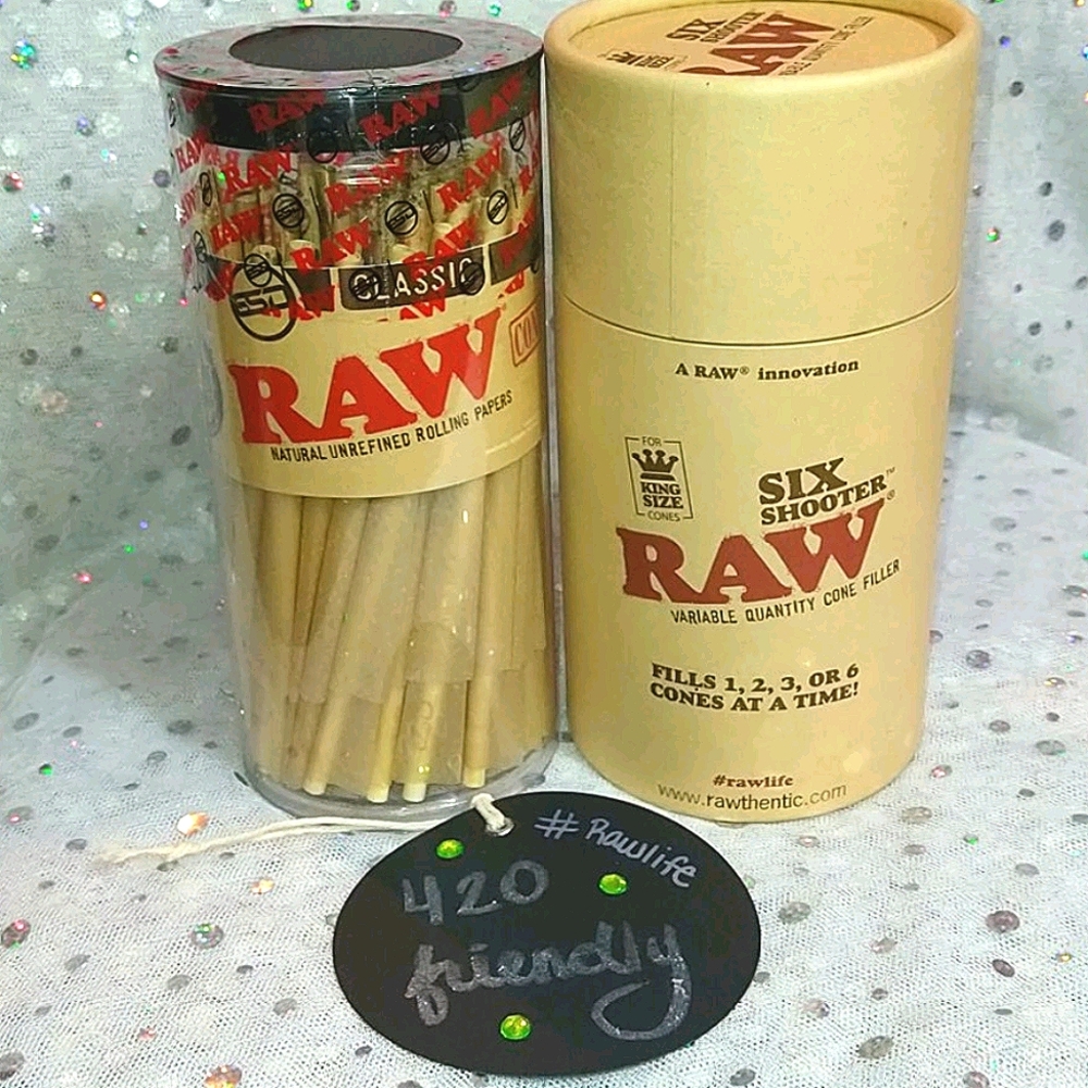 RAW Classic King Size Cone Pack + RAW Six Shooter
